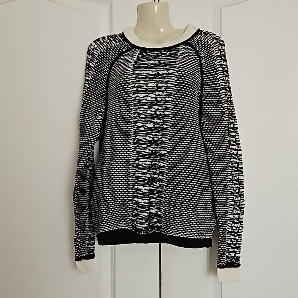 Lord & Taylor Knitted Crew Neck Long Sleeves Sweater Small Black & White